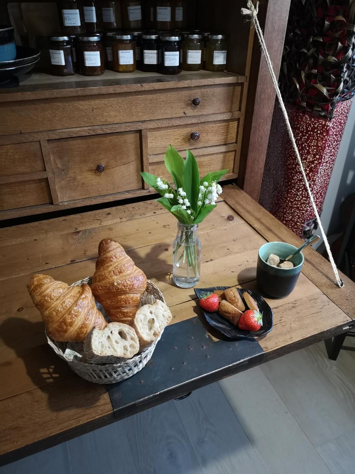 La Pause Bed & Breakfast Surville  Bagian luar foto
